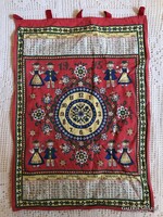 TERÍTŐ - 1975 év -  NAPTÁR - TEXTIL - 54 x 38 cm - LENVÁSZON - HIBÁTLAN