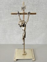Mid-century (1950–1970) asztali fém feszület (20 cm) – Patinás állapotban