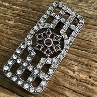 Art deco stílusú ezüst bross csillogó kövekkel