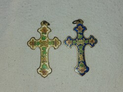 2 kereszt medál (zománcozott) Méret 5x3 cm.