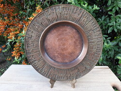 Mid century jelzett, zsűrizett bronz falitál stilizált harcos figurákkal
