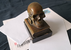 Bronz koponya Memento mori levélnehezzék