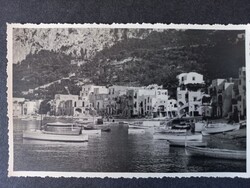 Régi fotó Capri Marina Grande kikötő csónakokkal Olaszország 1940 körül