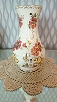ZSOLNAY PILLANGÓ 9335/2 PORCELÁNVÁZA – KÉZZEL FESTETT, ARANYOZOTT – 18 CM