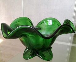 Nagyméretű vintage irizáló smaragdzöld hutaüveg kínáló tál – fodros szélű retro üvegtál (23 cm)