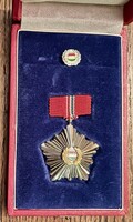 Hazafias Népfront  , dobozában