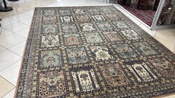 4561 GYÖNYÖRŰ Bakhtiari mintás gyapjú perzsa szőnyeg 250X350CM