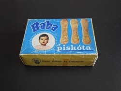 Ikonikus retro Baba piskóta doboz – Győri Keksz- és Ostyagyár (1970/80-as évek)