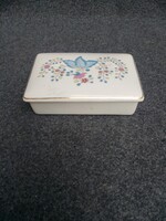 Hollóházi porcelán bonbonier / ékszertartó – virágmintás, 13×9 cm