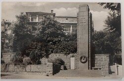 Képeslap, Balatonalmádi, Hősi emlékmű 1961  (K102)