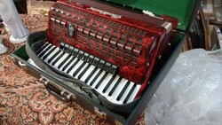 Német Royal Standard 120 gombos harmónika tokjában 222