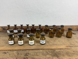 -AX886- 20 db Régi barna patika üveg gyógyszertári vegyszeres laboratóriumi üvegek csiszolt üvegdugó