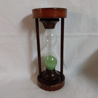 Vintage fa homokóra zöld homokkal, intarziás arcél díszítéssel – 18,5 cm