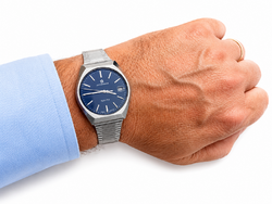 Beautiful vintage steel-cased Junghans Quartz watch from the 1970s with steel strap