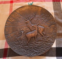 Mutatós szarvasos fali dísz / falitál – bronzírozott fém, 32 cm