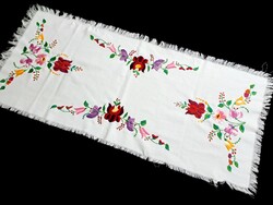 I_Kalocsai mintával hímzett terítő, futó 71 x 31 cm