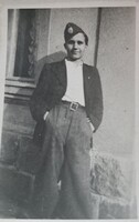 Cserkész jelvényes sapkában – régi magyar fotó, 1930–40-es évek”