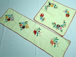 I_2 db Kalocsai mintával hímzett sárga terítő 76 x 20 és 36 x 34 cm cm