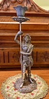 Antik historizáló figurális gyertyatartó – reneszánsz katona / kavalír szoborral