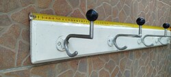 Retro orvosi rendelőből való, nagyméretű fali fogas. 99-cm