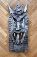 Kezzel faragott, tradicionalis nepi muveszet maszk