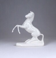 2B474 Hófehér ágaskodó porcelán ló szobor 16 cm