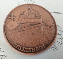 Millenniumi Szent Korona kerámia díszplakett terrakotta 10,5 cm