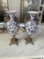 Párban bronz foglalatú porcelán váza eladó!