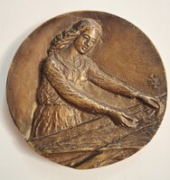 Sz. Egyed Emma (1935–2016) Soproni Ruhagyár (vagy Textilgyár)  bronz emlék plakett díszdobozában