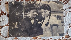1955 MEDGYESI MÁRIA - SZIRTES ÁDÁM SZÍNÉSZEK HINTÓNJÁRÓ SZERELEM FILM EREDETI KORABELI FOTÓ LAP