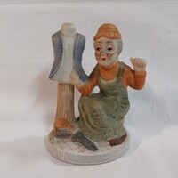 Retro biszkvit porcelán szabó néni figura – varrónő szobor szabóbábuval