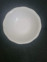 Retro fehér porcelán mély kínáló / salátástál dombormintával – 25 cm