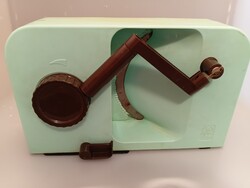 Retro VEB Klingenthaler Muzikelektronik (KME) 495 kézi kenyér szeletelő