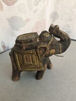 Vintage fa elefánt figura, réz díszítéssel