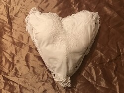 HÍMZETT - CSIPKÉS - SZÍV PÁRNA - 22 x 22 x 10  cm + CSIPKE - 4 cm -  LENVÁSZON - HIBÁTLAN
