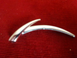 Ezüstözött fém bross, hossza 6,5 cm. Jókai.
