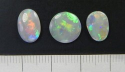 3.96 ct 100 % természetes , eredeti ausztrál kristály opál és sötét (semi black) opál drágakő