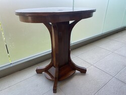 Antik jellegű, elegáns ovális tömör fa szalonasztal / kisasztal