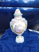 Sevres, kastély váza. 1771 ből.