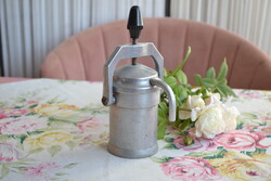 Vintage alumínium kézi nyomásos eszpresszó kávéfőző – bakelit gombbal – 19 cm