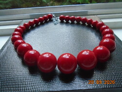 Bright Red, Large-Seed, Shiny Necklace 45 cm