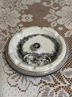 Hollóházi porcelán hamutál – Jurcsák László, Női fejek