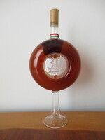 Hollóházi Hárslevelű (2009), in a pretzel-shaped glass (30.5 cm tall)