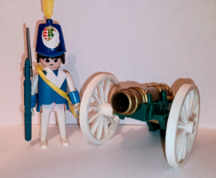 Schenk huszár figura ágyúval.