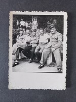 Régi fotó Magyar katonák társaságban, csoportkép – kb. 1930–40-es évek