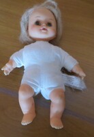 Régi retró vintage puhatestű hajas baba hangmodullal 17 cm 1970-es évekből hangmodullal