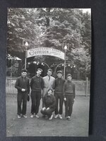 Régi fotó Népkerti Sport Étterem előtt sportolók csoportképe 1950-es évek