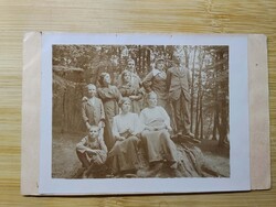 Régi fotó,testvérek,szülők,Tábori postai levelezőlapra ragasztva,Pereces,régi bányásztelepülés 1915,