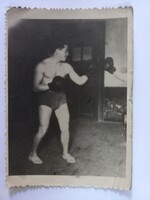 Régi fotó bokszoló edzés közben – ritka fotó, kb. 1930-as évek