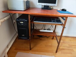 Egyedi számítógép asztal